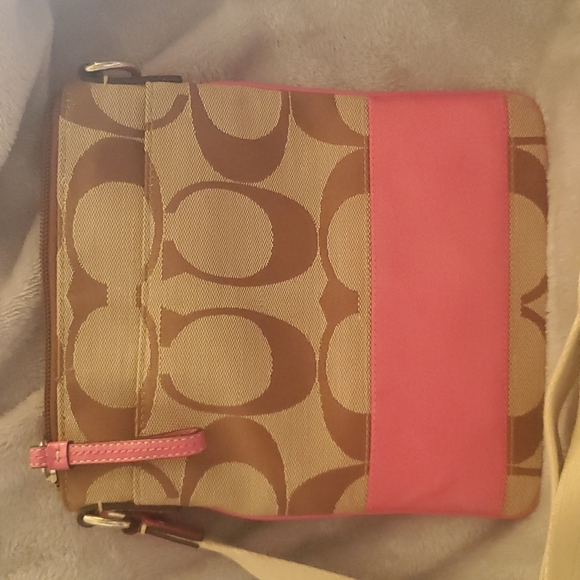 *Beautiful Coach Crossbody Bag - Picture 4 of 9